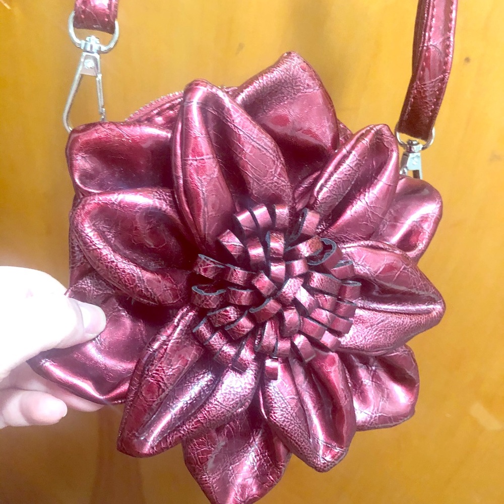 Cute mini flower crossbody!